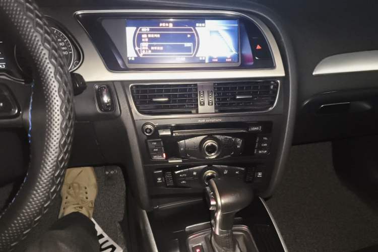 Used Audi A4L 2013 35 TFSI Automatic Standard Model Audio And AC Panel