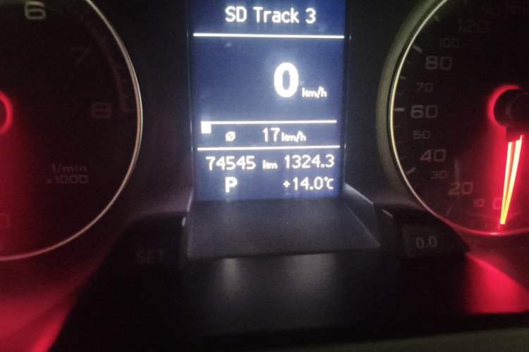 Used Audi A4L 2013 35 TFSI Automatic Standard Model Odometer Close Up