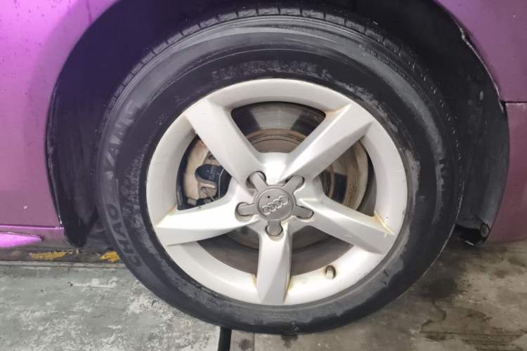 Used Audi A4L 2013 35 TFSI Automatic Standard Model Right Front Wheel Hub