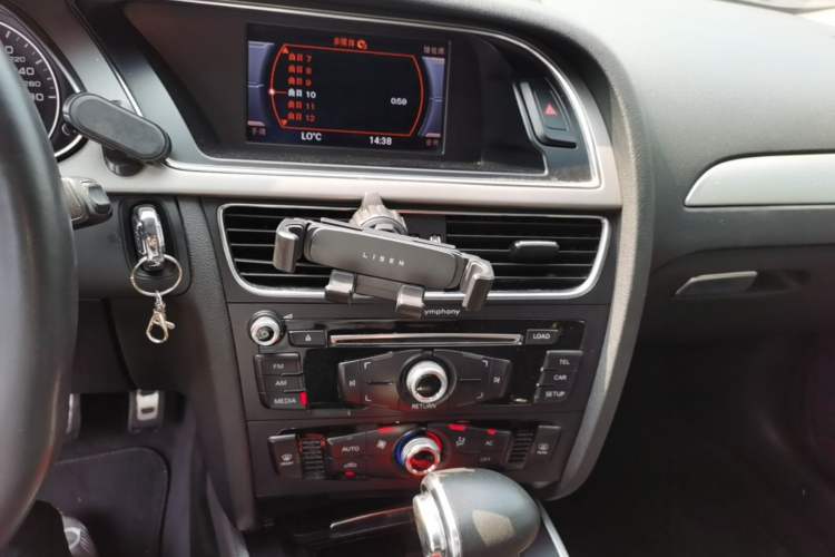 Used Audi A4L 2013 35 TFSI Automatic Standard Model Audio And AC Panel