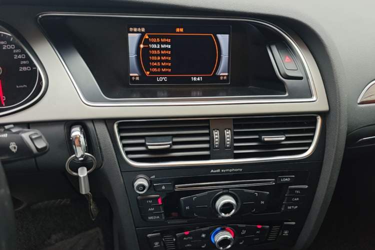 Used Audi A4L 2013 35 TFSI Automatic Standard Model Audio And AC Panel