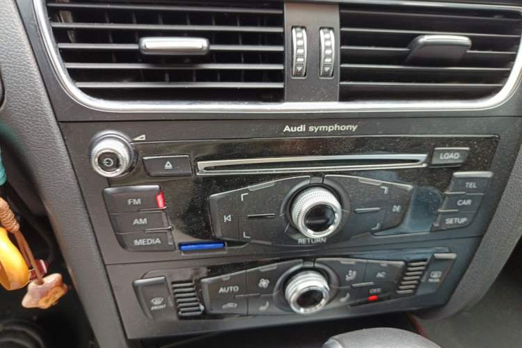 Used Audi A4L 2013 35 TFSI Automatic Comfort Model Audio And AC Panel