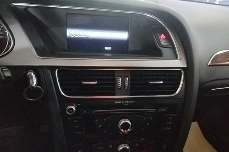 Used Audi A4L 2013 35 TFSI Automatic Comfort Model Audio And AC Panel