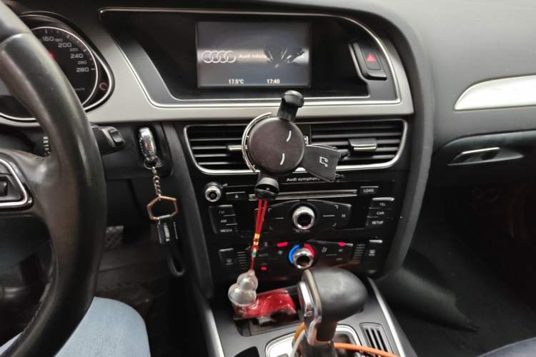 Used Audi A4L 2013 35 TFSI Automatic Standard Model Audio And AC Panel