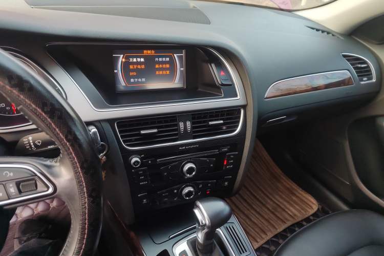 Used Audi A4L 2013 35 TFSI Automatic Comfort Model Audio And AC Panel