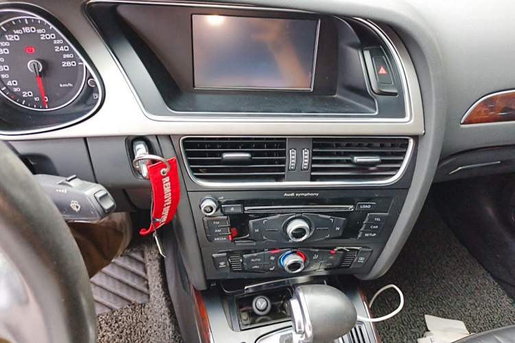Used Audi A4L 2013 35 TFSI Automatic Standard Model Audio And AC Panel