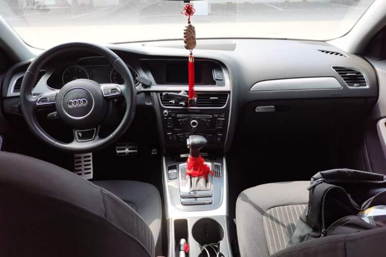 Used Audi A4L 2013 35 TFSI Automatic Standard Model Center Console