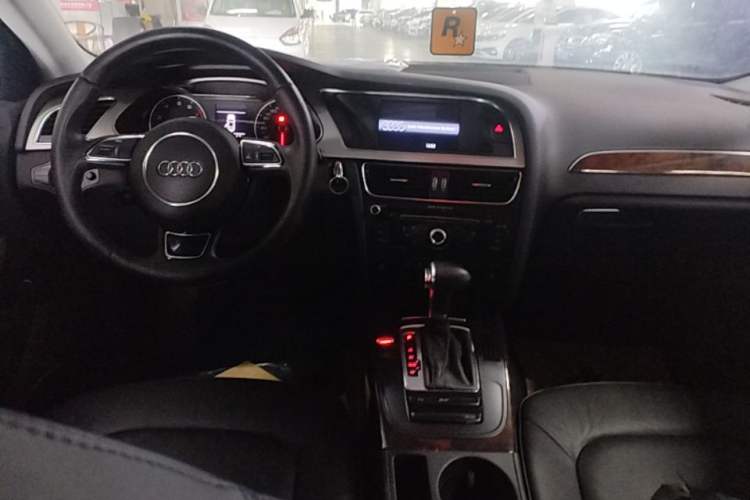 Used Audi A4L 2013 35 TFSI Automatic Comfort Model Center Console