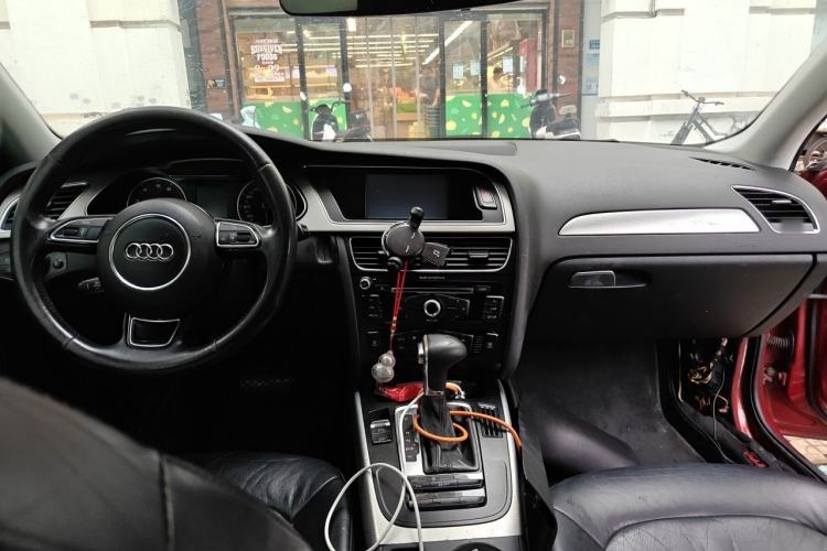 Used Audi A4L 2013 35 TFSI Automatic Standard Model Center Console