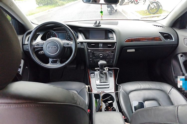 Used Audi A4L 2013 35 TFSI Automatic Standard Model Center Console