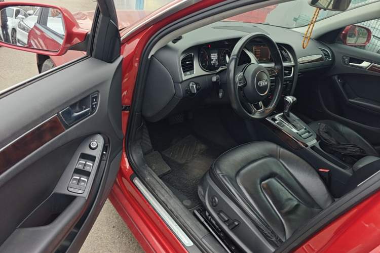 Used Audi A4L 2013 35 TFSI Automatic Standard Model Driver Seat