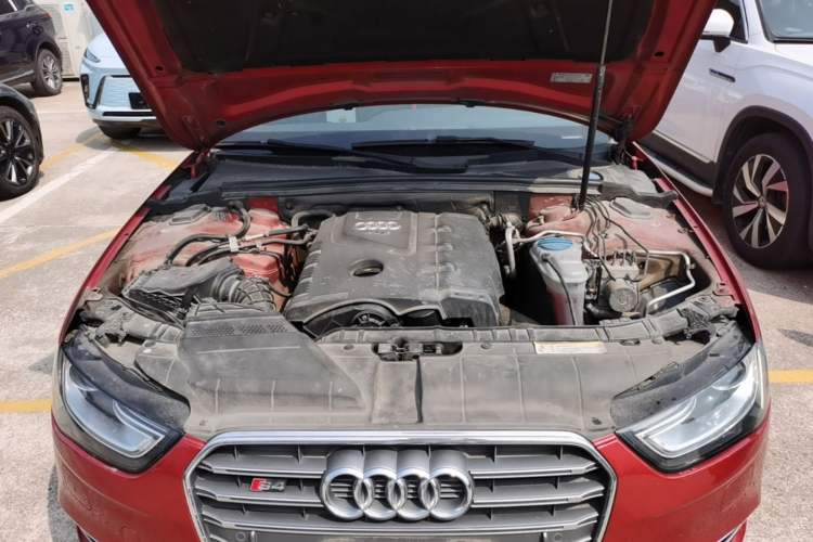 Used Audi A4L 2013 35 TFSI Automatic Standard Model Engine Bay