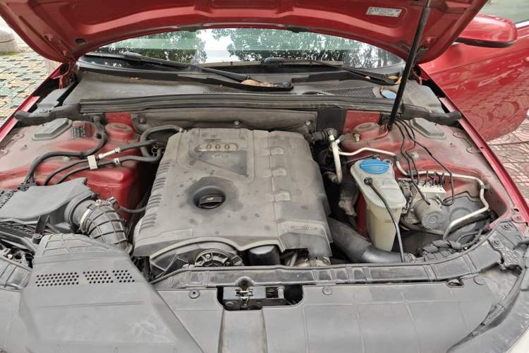 Used Audi A4L 2013 35 TFSI Automatic Standard Model Engine Bay
