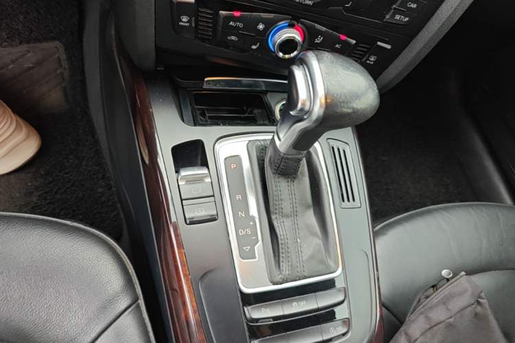 Used Audi A4L 2013 35 TFSI Automatic Standard Model Gear Lever