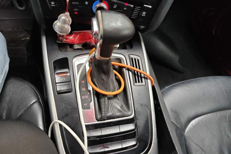 Used Audi A4L 2013 35 TFSI Automatic Standard Model Gear Lever