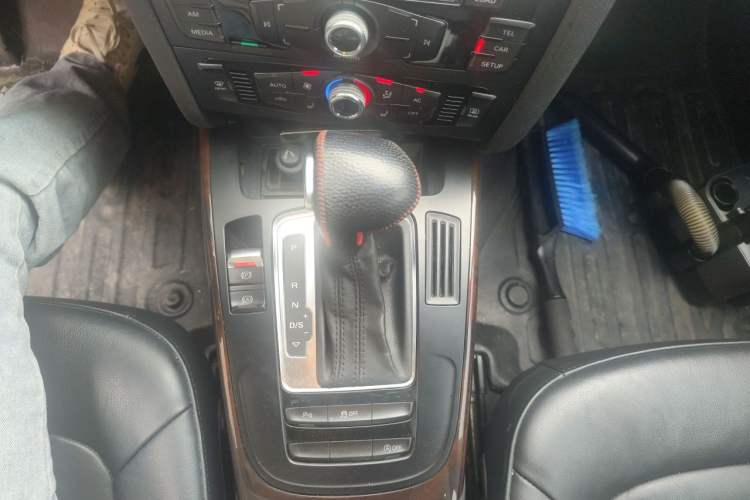 Used Audi A4L 2013 35 TFSI Automatic Comfort Model Gear Lever