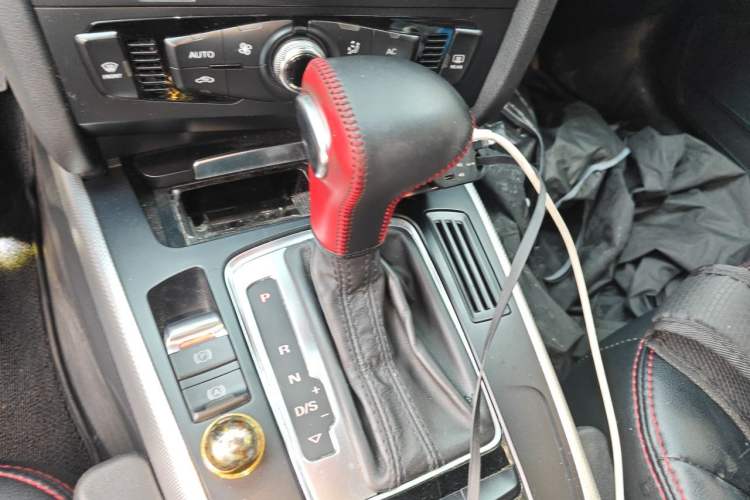 Used Audi A4L 2013 35 TFSI Automatic Standard Model Gear Lever