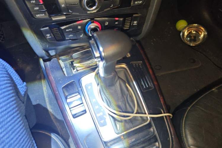 Used Audi A4L 2013 35 TFSI Automatic Comfort Model Gear Lever