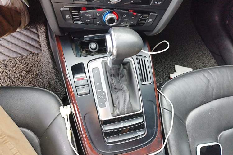 Used Audi A4L 2013 35 TFSI Automatic Standard Model Gear Lever
