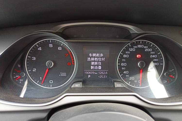 Used Audi A4L 2013 35 TFSI Automatic Comfort Model Instrument Cluster