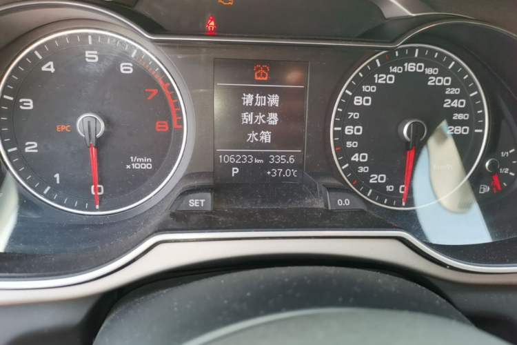 Used Audi A4L 2013 35 TFSI Automatic Standard Model Odometer Close Up