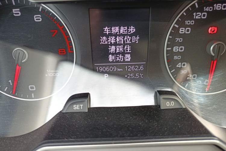 Used Audi A4L 2013 35 TFSI Automatic Comfort Model Odometer Close Up