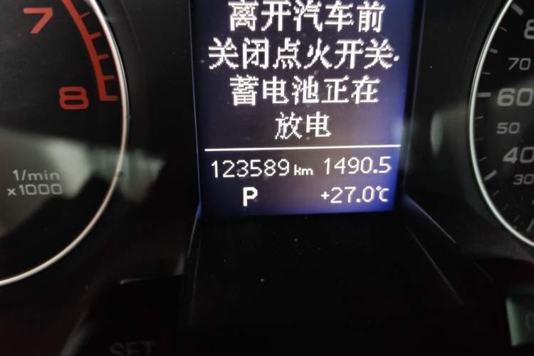Used Audi A4L 2013 35 TFSI Automatic Standard Model Odometer Close Up