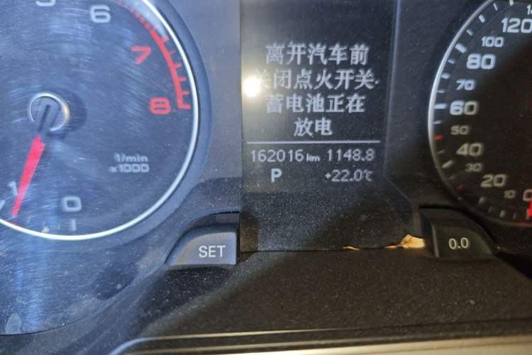 Used Audi A4L 2013 35 TFSI Automatic Comfort Model Odometer Close Up