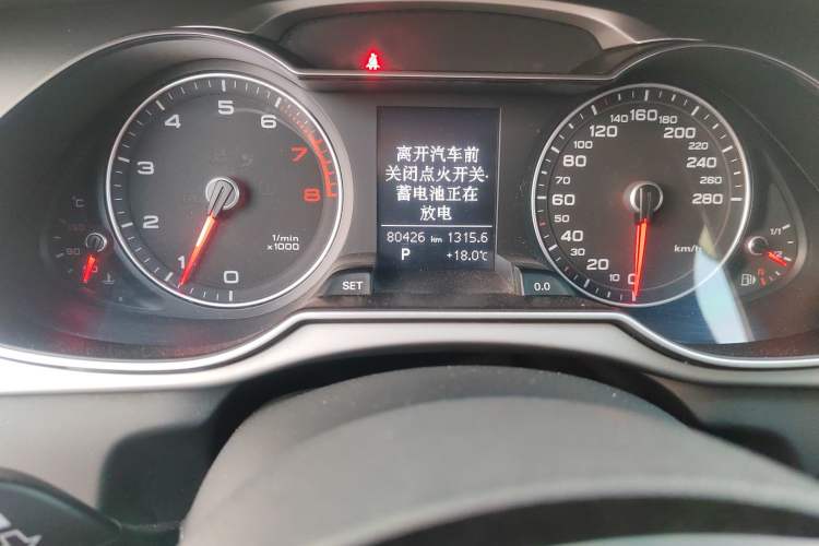 Used Audi A4L 2013 35 TFSI Automatic Comfort Model Odometer Close Up