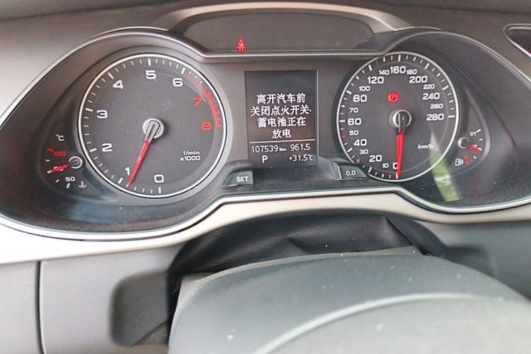 Used Audi A4L 2013 35 TFSI Automatic Standard Model Odometer Close Up