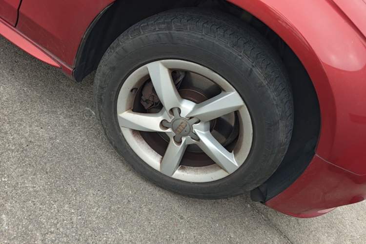 Used Audi A4L 2013 35 TFSI Automatic Standard Model Right Front Wheel Hub