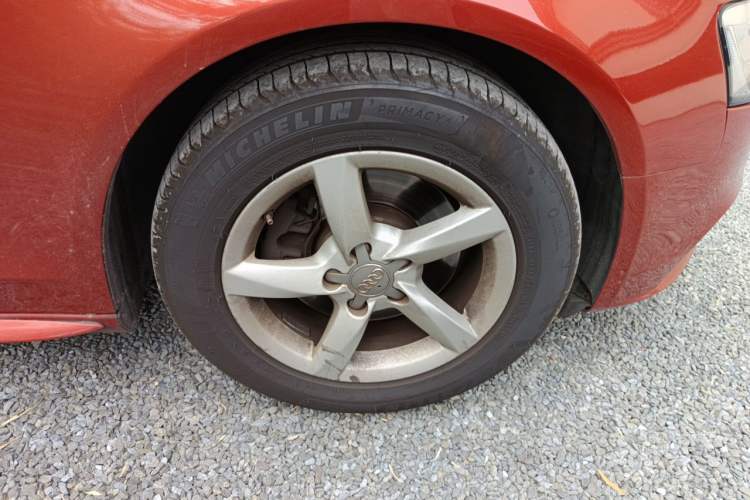 Used Audi A4L 2013 35 TFSI Automatic Comfort Model Right Front Wheel Hub