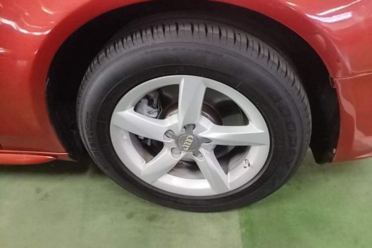 Used Audi A4L 2013 35 TFSI Automatic Comfort Model Right Front Wheel Hub