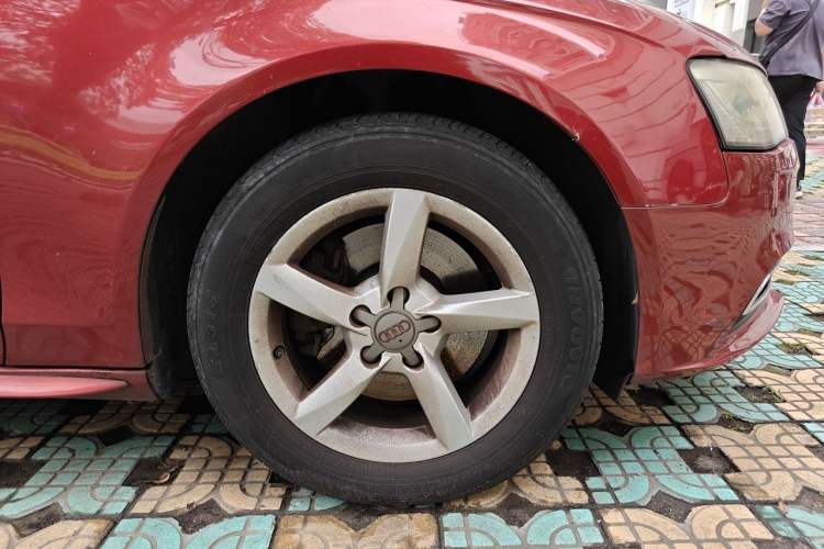 Used Audi A4L 2013 35 TFSI Automatic Standard Model Right Front Wheel Hub