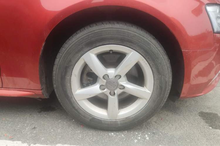 Used Audi A4L 2013 35 TFSI Automatic Comfort Model Right Front Wheel Hub