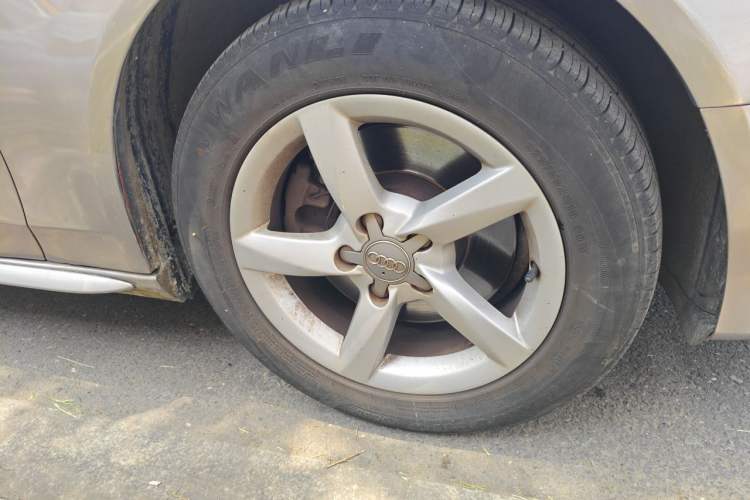Used Audi A4L 2013 35 TFSI Automatic Standard Model Right Front Wheel Hub