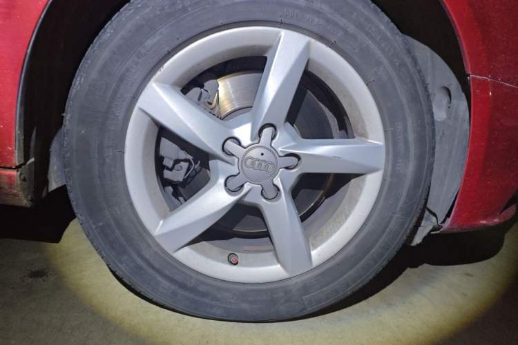 Used Audi A4L 2013 35 TFSI Automatic Comfort Model Right Front Wheel Hub