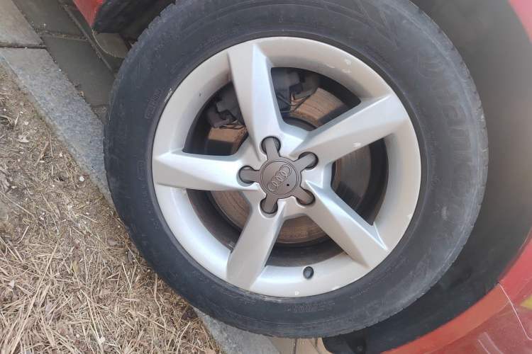 Used Audi A4L 2013 35 TFSI Automatic Comfort Model Right Front Wheel Hub