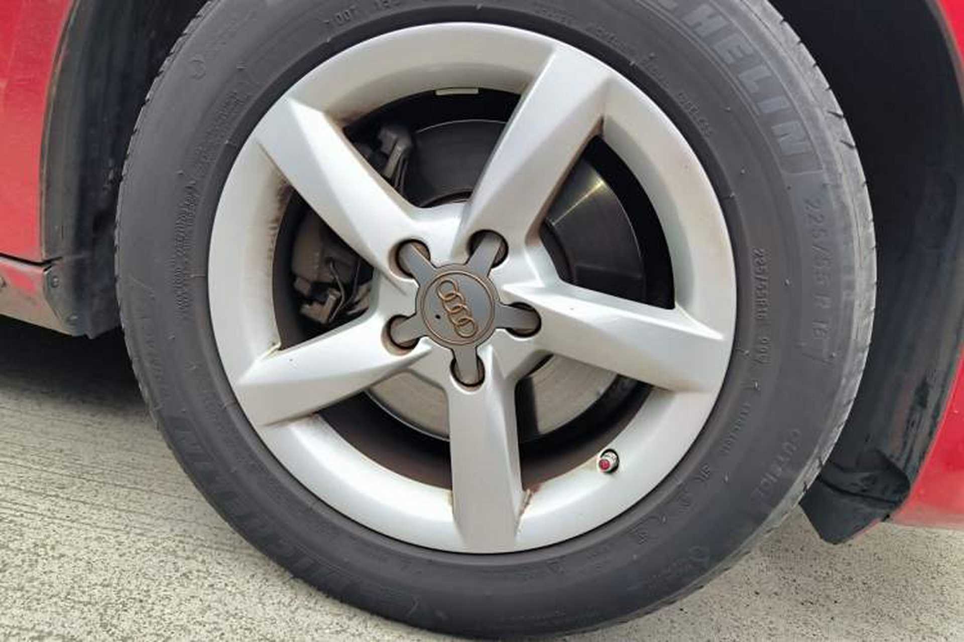 Used Audi A4L 2013 35 TFSI Automatic Standard Model Right Front Wheel Hub