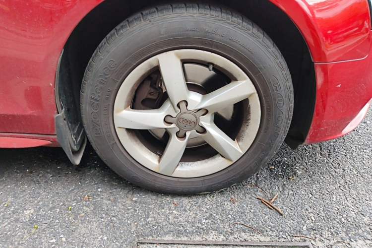 Used Audi A4L 2013 35 TFSI Automatic Standard Model Right Front Wheel Hub