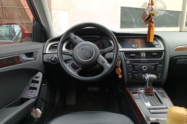 Used Audi A4L 2013 35 TFSI Automatic Comfort Model Steering Wheel