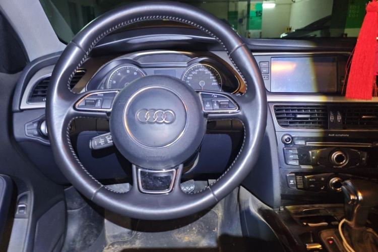 Used Audi A4L 2013 35 TFSI Automatic Comfort Model Steering Wheel