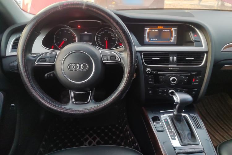 Used Audi A4L 2013 35 TFSI Automatic Comfort Model Steering Wheel