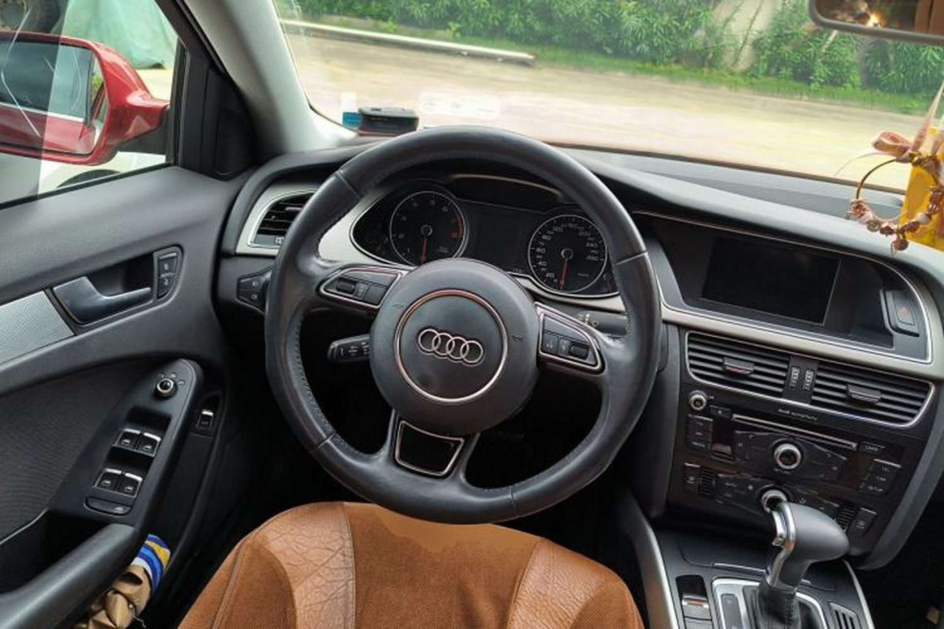 Used Audi A4L 2013 35 TFSI Automatic Standard Model Steering Wheel