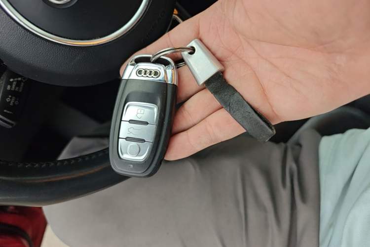 Used Audi A4L 2013 35 TFSI Automatic Standard Model Vehicle Key
