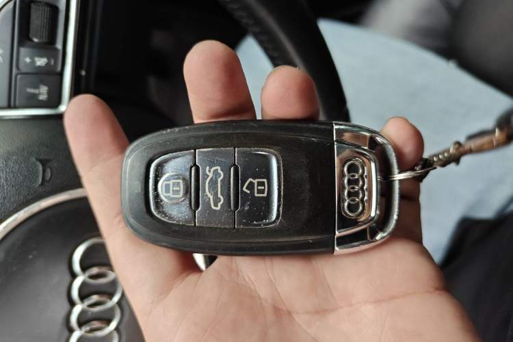 Used Audi A4L 2013 35 TFSI Automatic Standard Model Vehicle Key
