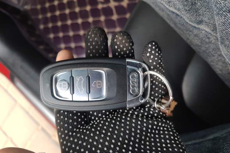 Used Audi A4L 2013 35 TFSI Automatic Comfort Model Vehicle Key
