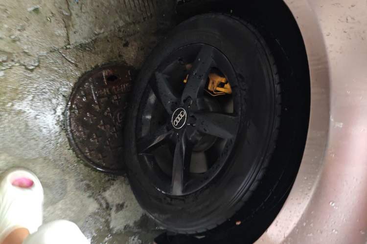Used Audi A4L 2013 35 TFSI Automatic Standard Model Right Front Wheel Hub