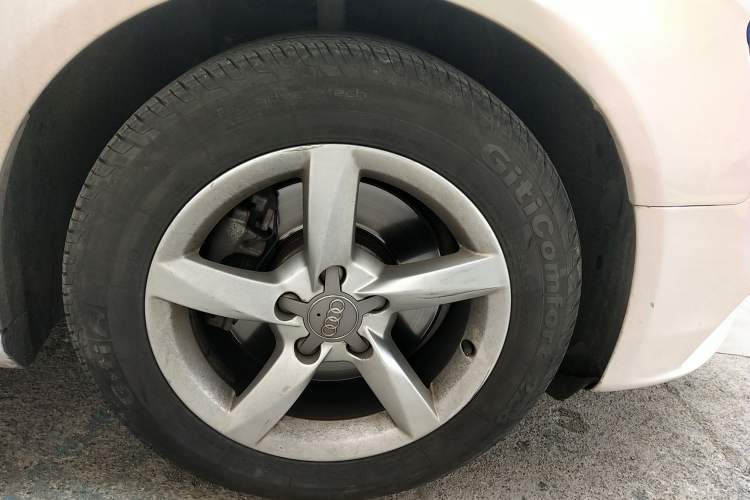 Used Audi A4L 2013 35 TFSI Automatic Standard Model Right Front Wheel Hub