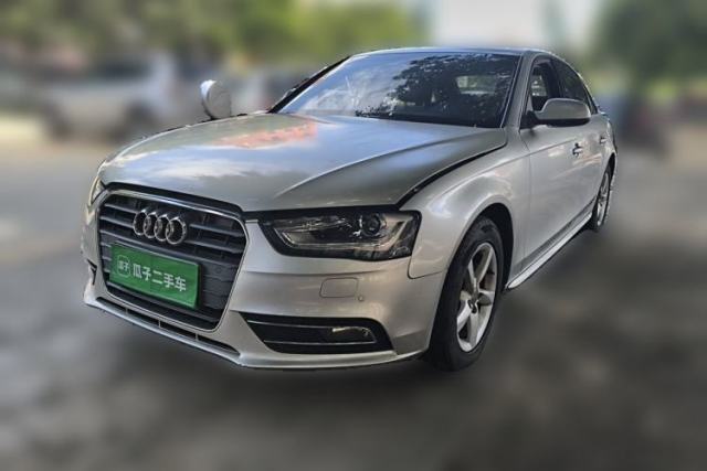 Audi A4L 2013 35 TFSI Automatic Comfort Model مستعملة